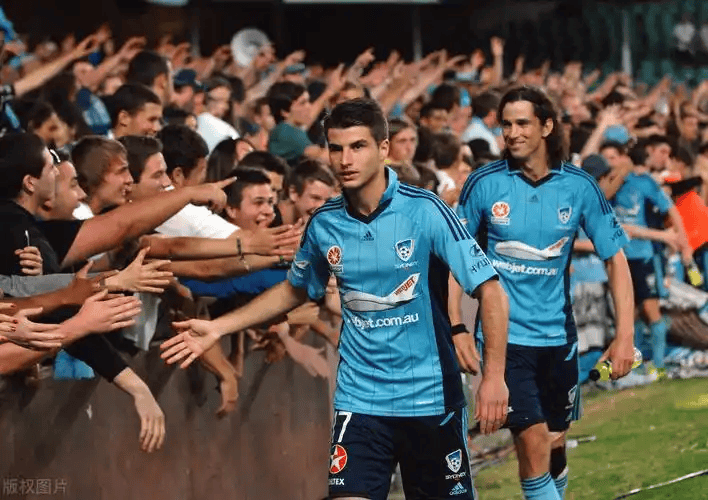 法甲冲刺阶段走向成谜，马赛调整名单，压力陡增，资深球员宣示担当的简单介绍