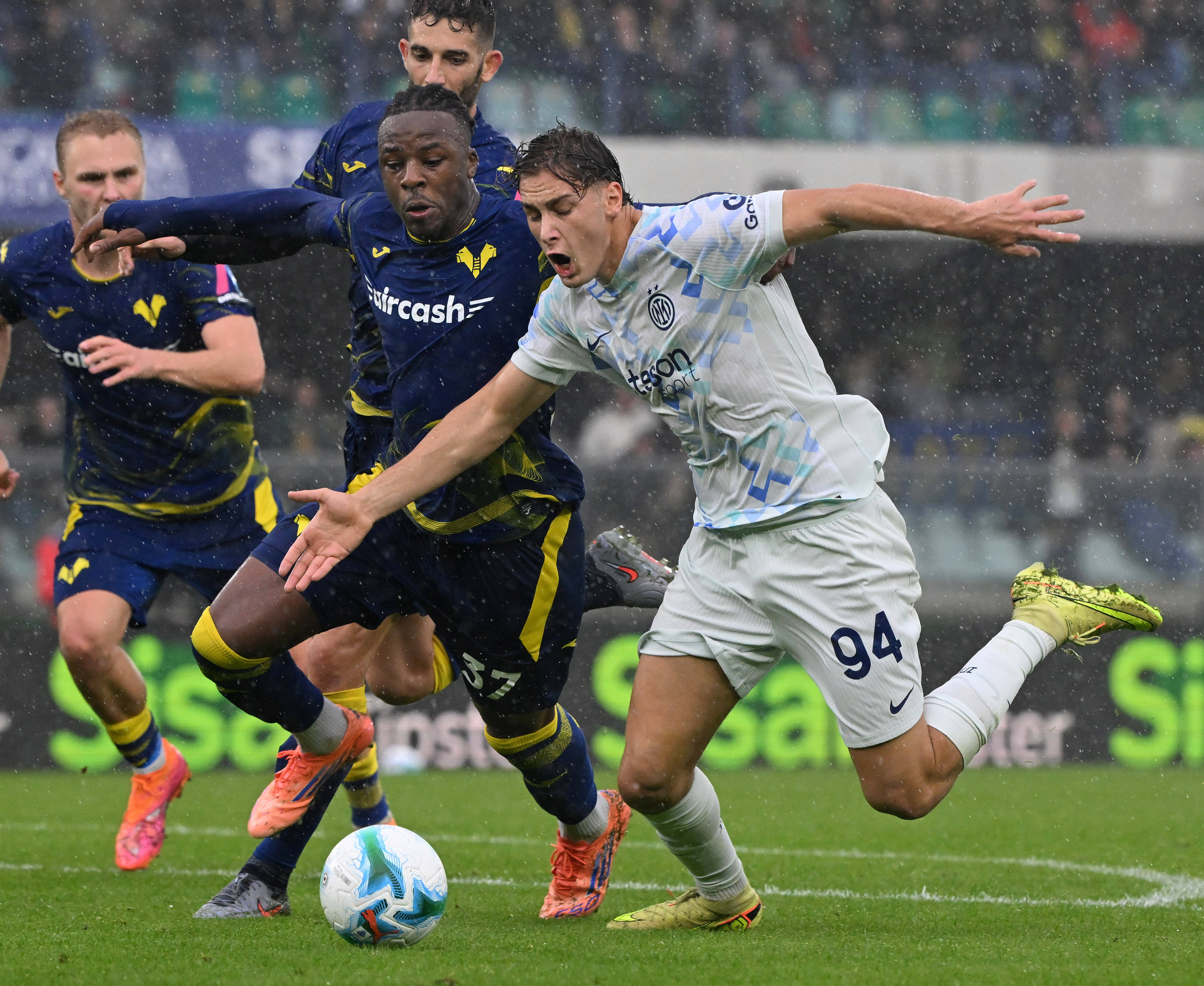 包含国际比赛日国际米兰调整名单以备NBA总决赛，主帅复盘环节打磨，震撼外界，身体对抗强度拉满的词条